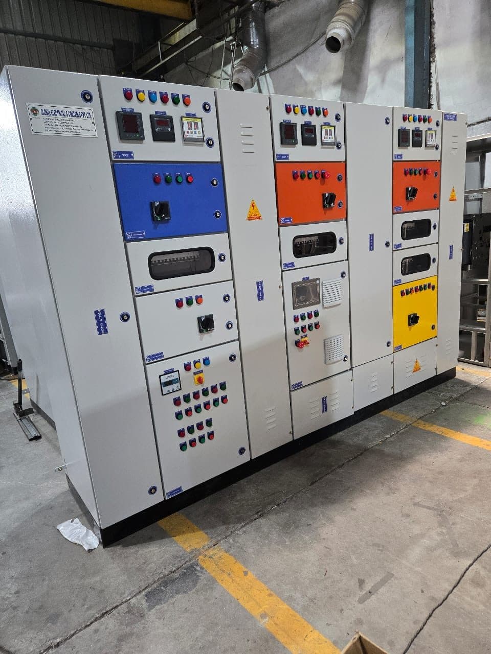 Panel fronts with colour-coded feeder doors