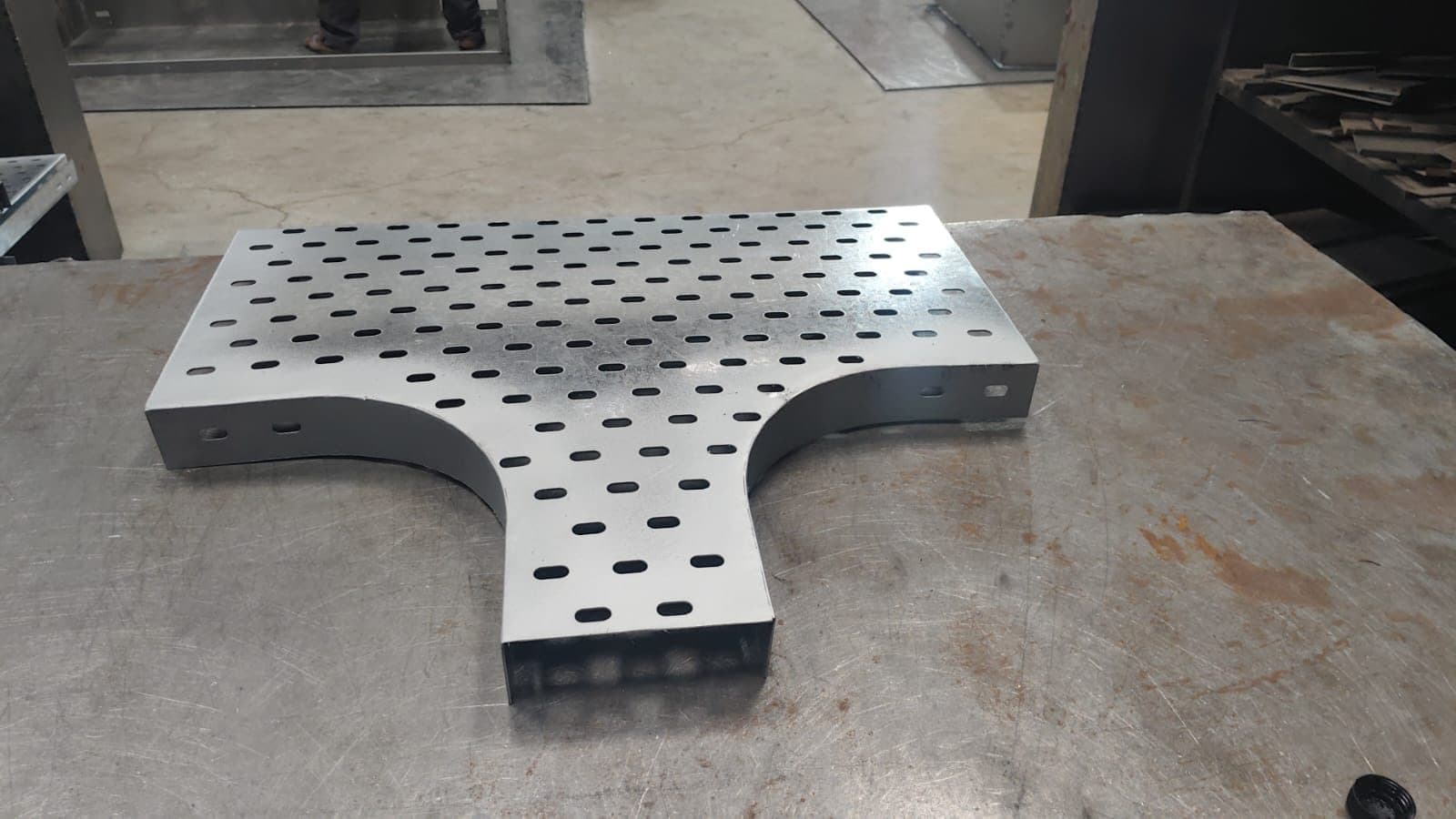Perforated cable tray tee
