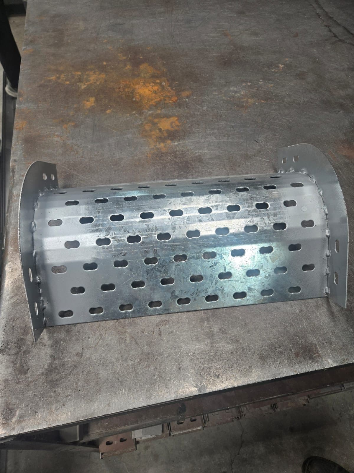 Perforated cable tray vertical bend